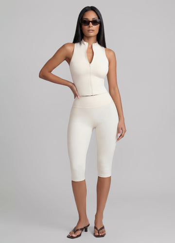 Flattering High-Waisted Capri Leggings for a Sculpted Silhouette
