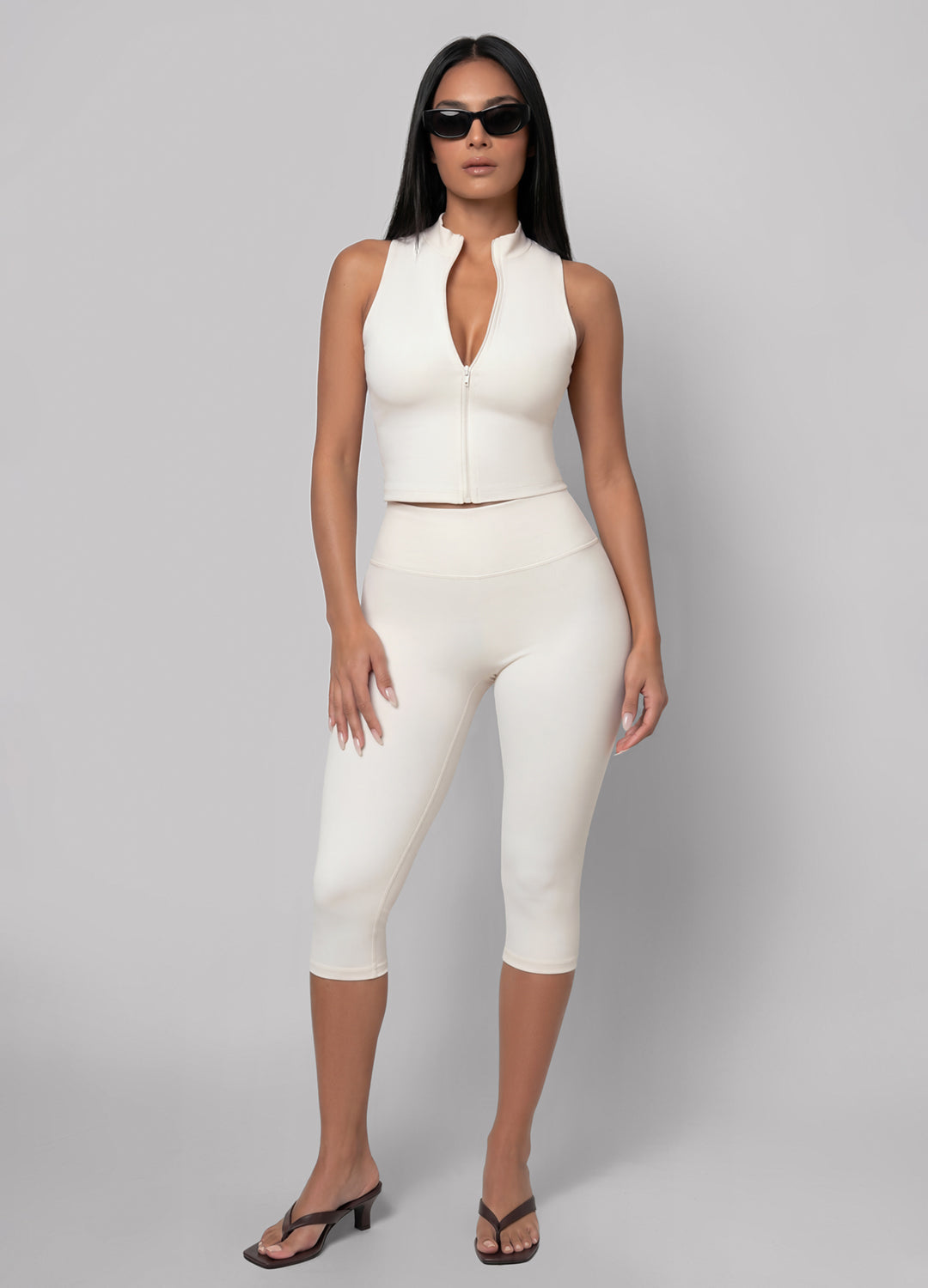 Flattering High-Waisted Capri Leggings for a Sculpted Silhouette