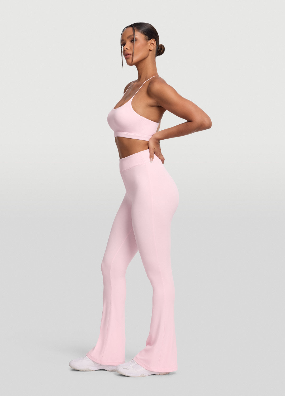 Chic High-Waisted Flared Leggings for a Sleek Silhouette