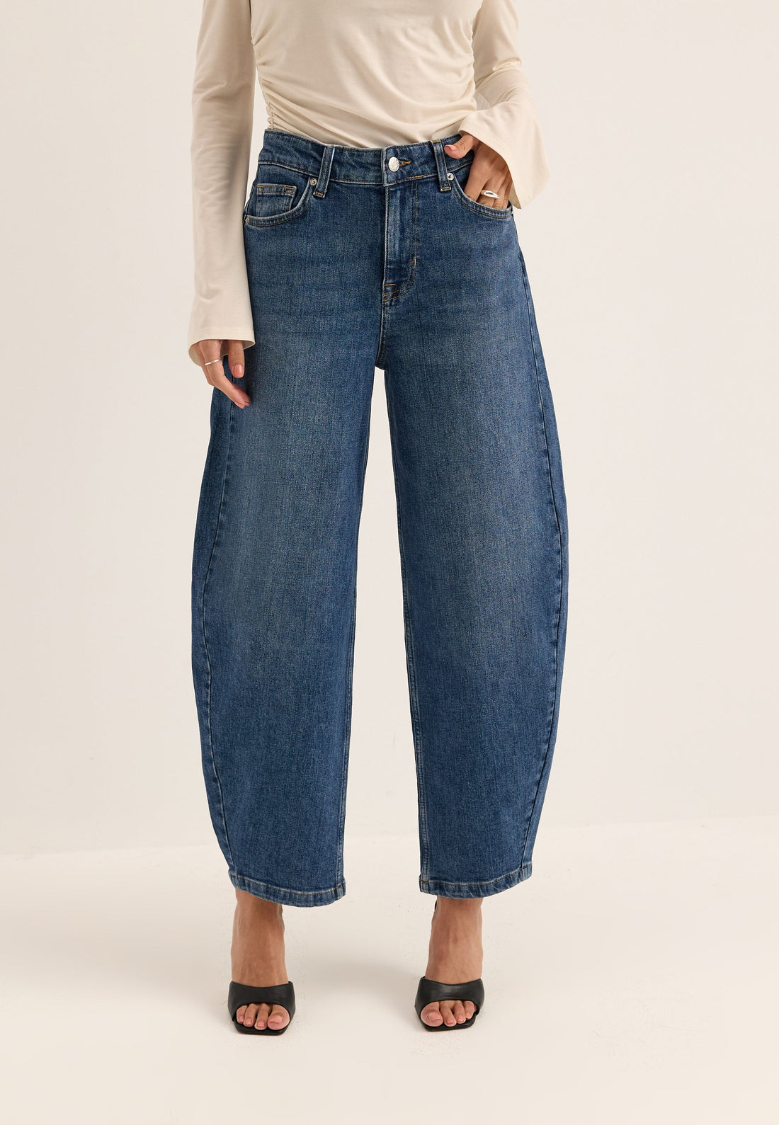 Barrel Leg Jeans
