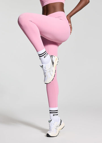 V-Cut Scrunch Leggings - Contour-Fit for a Sculpted Silhouette
